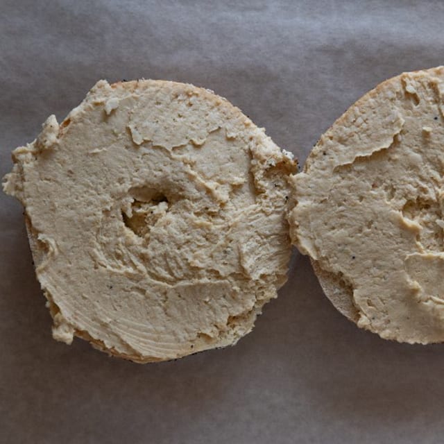 Bagel with Hummus.